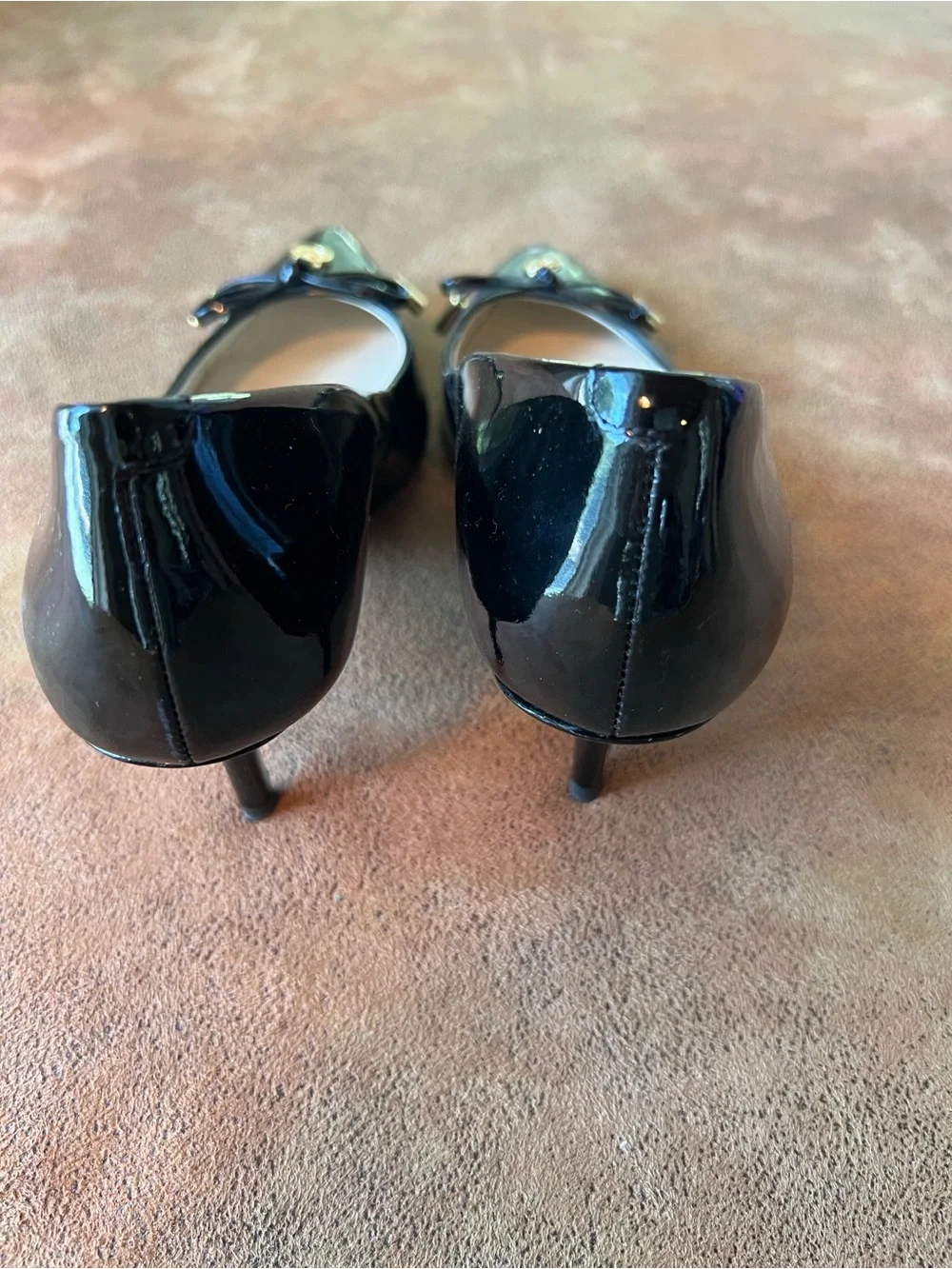 Michael Kors Black Patent Pointed-Toe Heels with Gold MK Charm Bow size 6